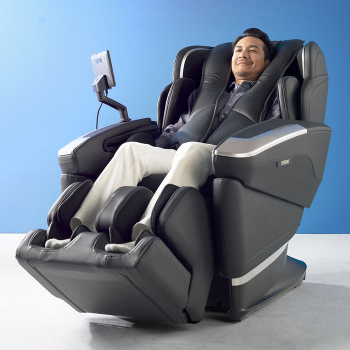 Fujiiryoki Cyber Relax AI 5D Ultra Premium JP4000 Massage Chair with man sitting.